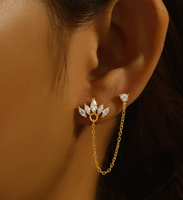 vrouwen helix kettingpiercing