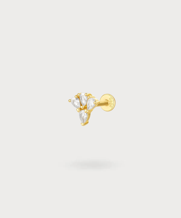 Lisa helix piercing met druppelvormige zirconia, verkrijgbaar in goud en zilver.