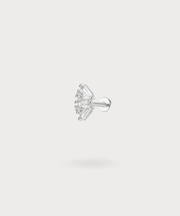 Zirconia's en edelmetalen komen samen in de Angie-flatpiercing