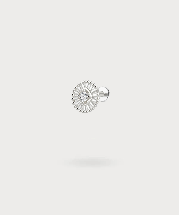 Een sieraad met koninklijke flair voor je helix met de piercing Sabrina