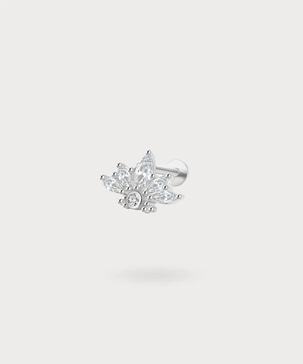 Natuurlijke elegantie aan je oor met de Vanessa helix piercing