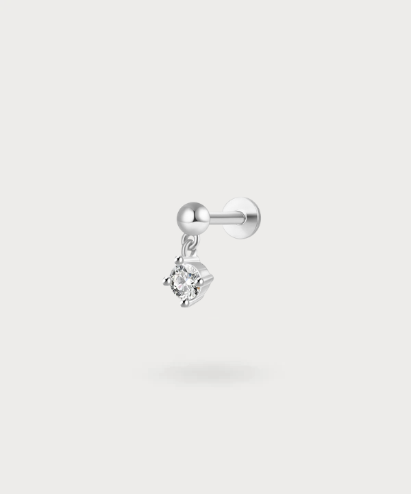 Arina: de forward helix piercing die elegantie uitstraalt