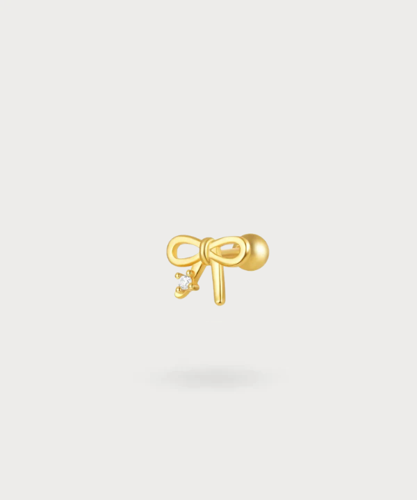 Helix piercing van Isabel met een charmant knoopontwerp