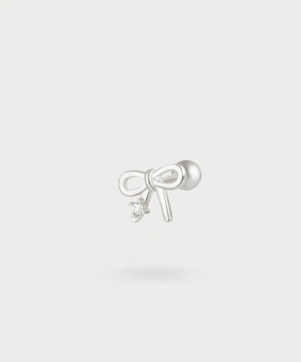 Discrete elegantie met de Isabel helix piercing, perfect voor de helix