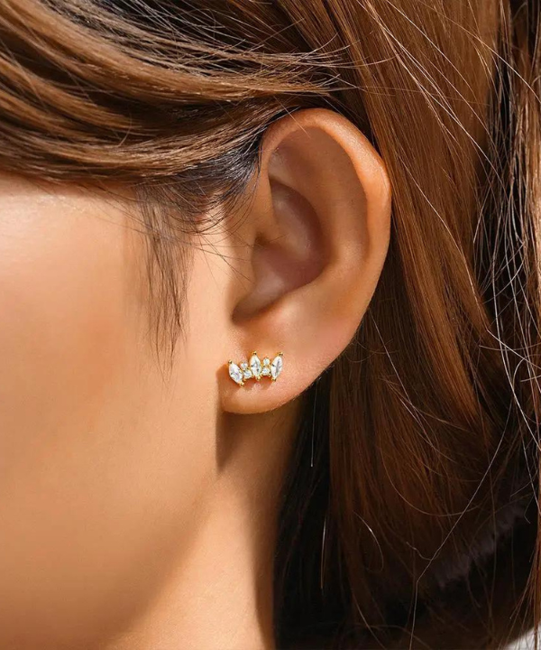 Anaya Flat Piercing met Schitterende Juwelen.