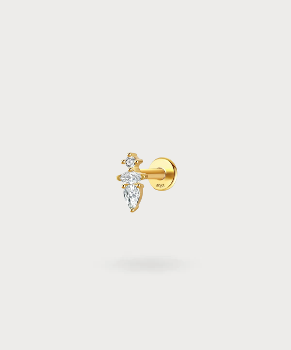 Helix piercing Ariadni, versierd met gouden zirkonen voor een rijke en elegante stijl.