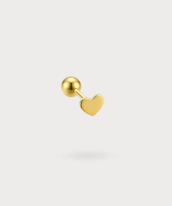 Carlota helix piercing: een teken van liefde gedragen met trots