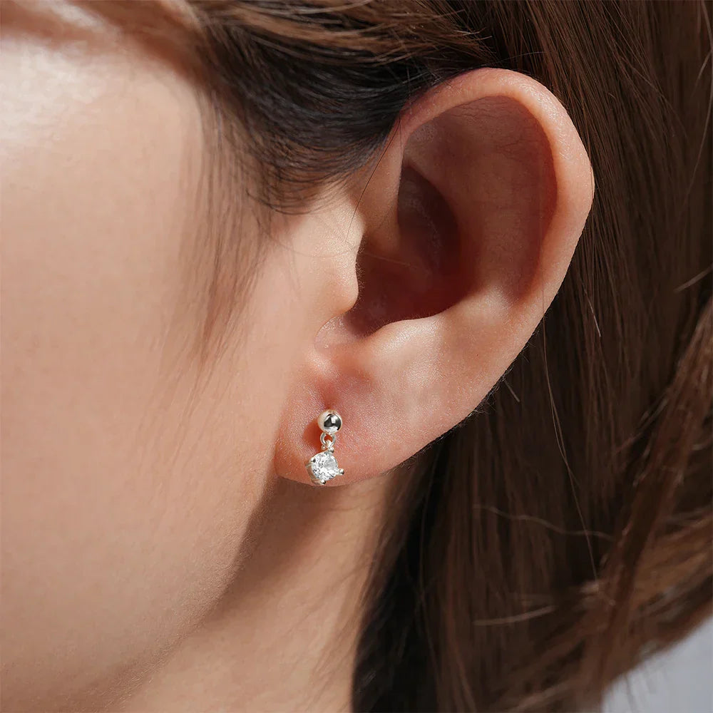 Helix piercing Arina: minimalisme en schittering