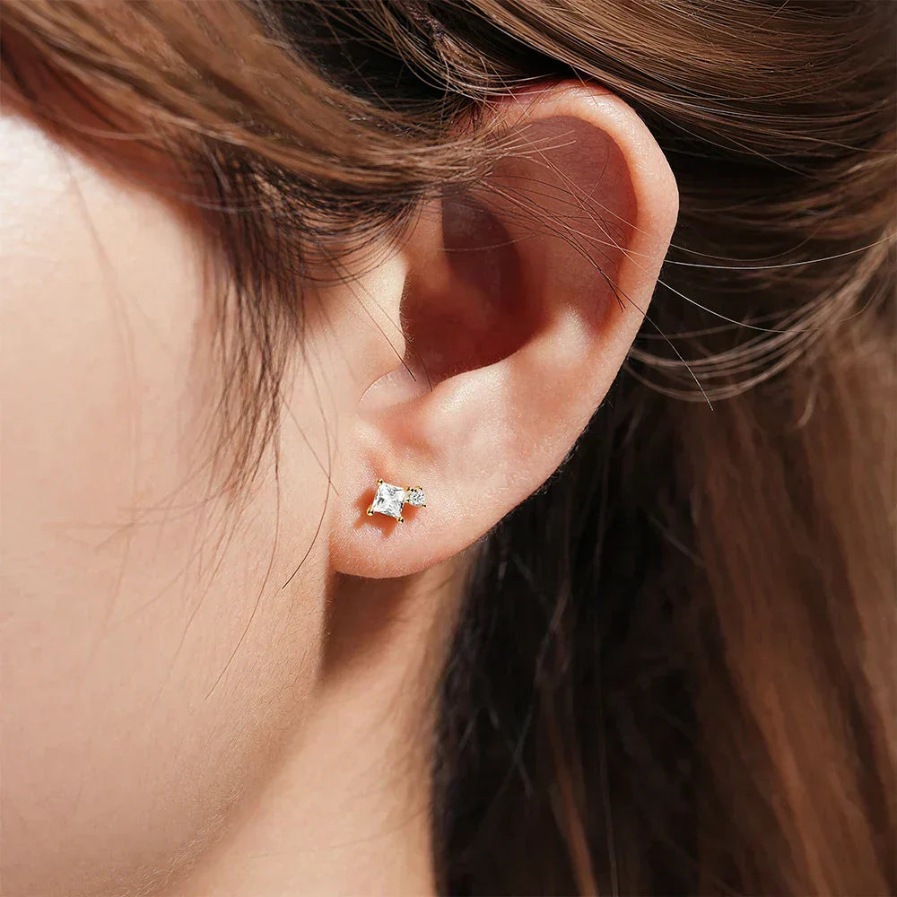 De Gisela tragus piercing, waar elegantie comfort ontmoet