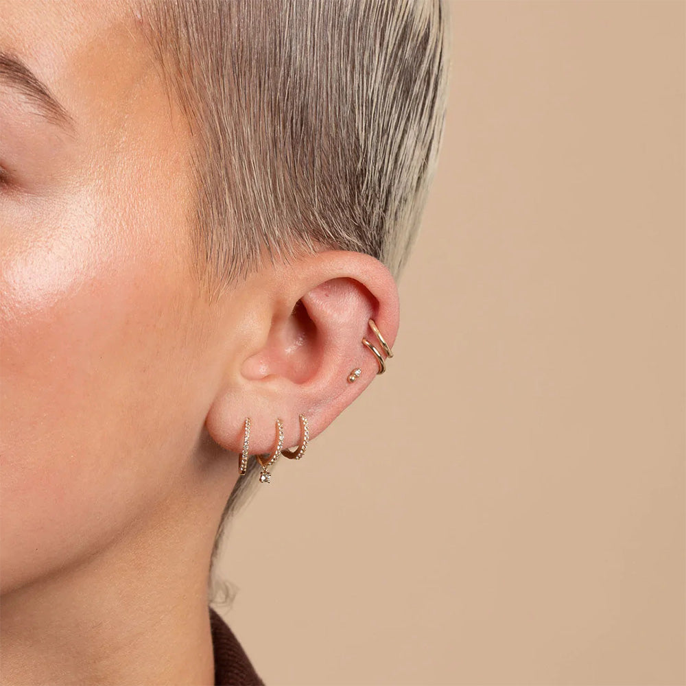 Detail van de Sol Ring Oorbellen met Ingezette en Hangende Zirkonia's