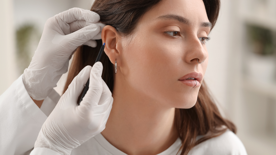 Vrouw met een ringpiercing