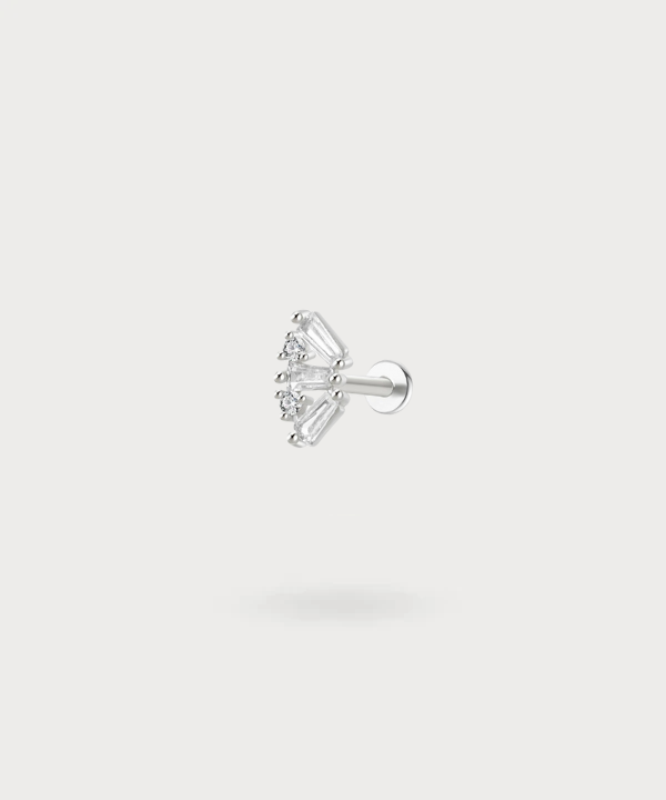 Discreet schitterend met baguettegeslepen zirconia's in de Angie-piercing