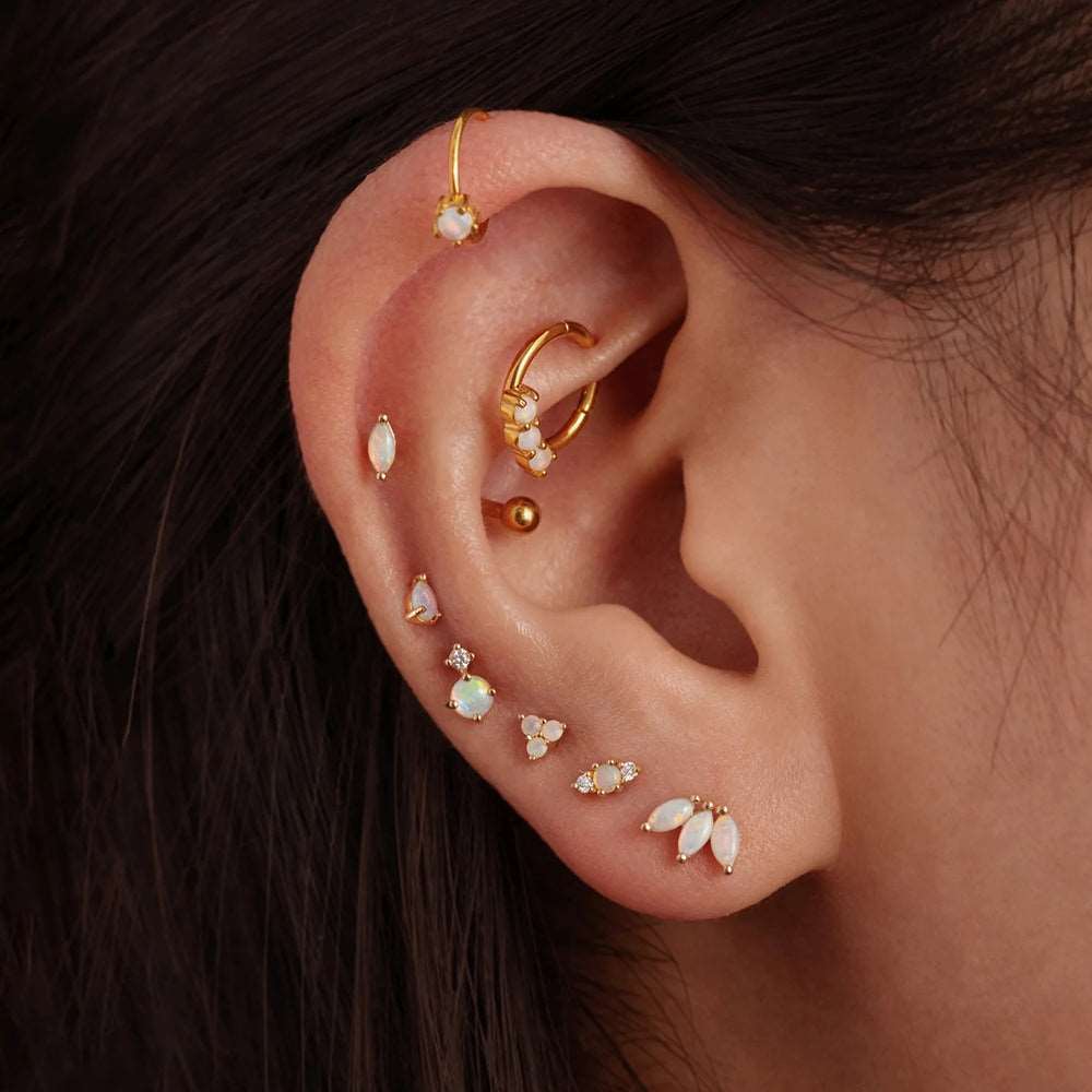 vrouw met deze piercing bloem voor oor