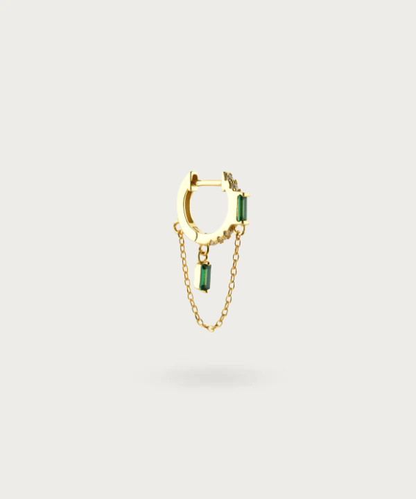 piercing ring met gouden en groene ketting emerald