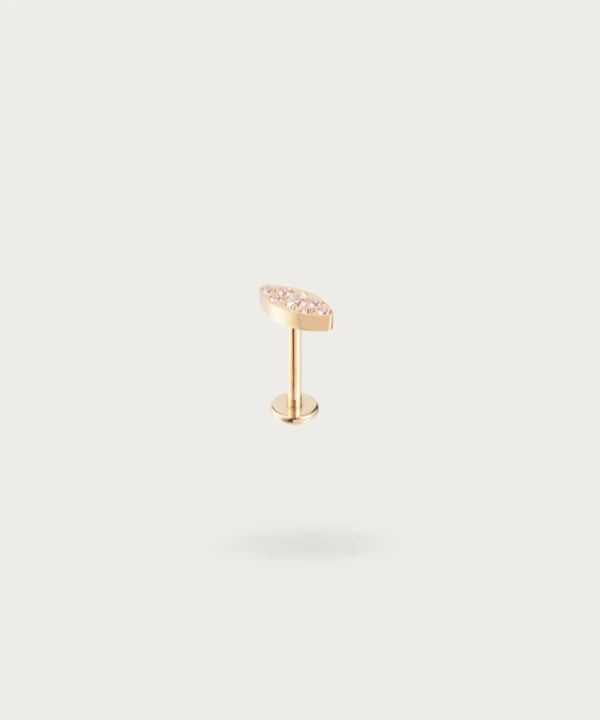 conch piercing titanium met goud